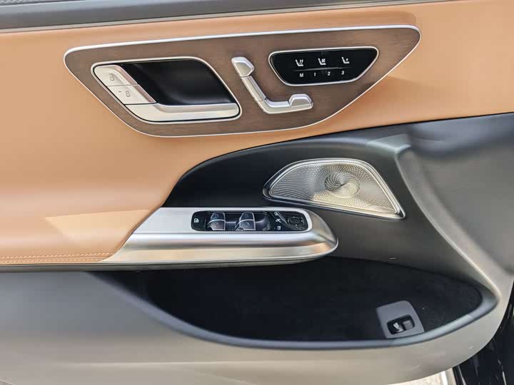 Mercedes-Benz E-Class 2026 E 300 L Luxury — фото 7
