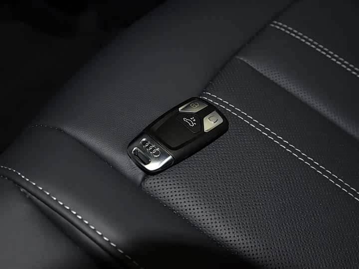 Audi A4L 40 TFSI стиль-динамик — фото 19