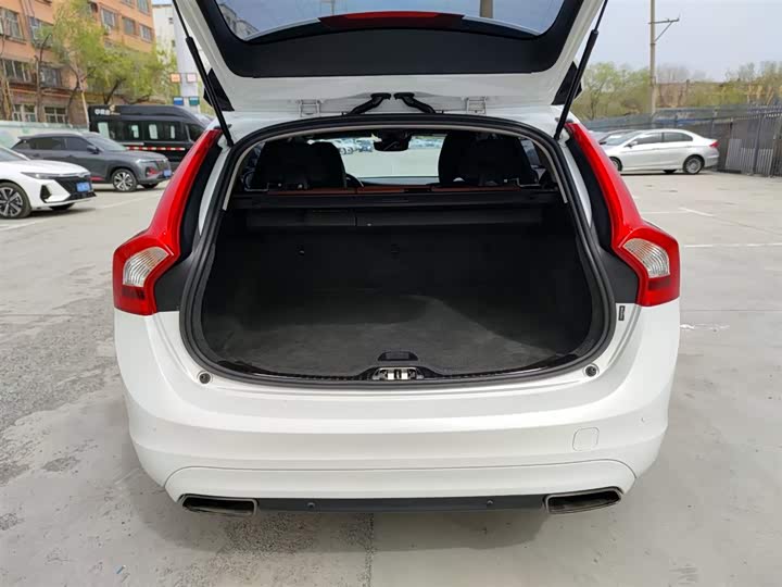 Volvo V60 2015 T 5 — фото 18
