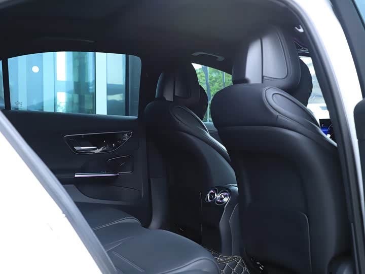 Mercedes-Benz C-Class 2024 C 260 L — фото 13