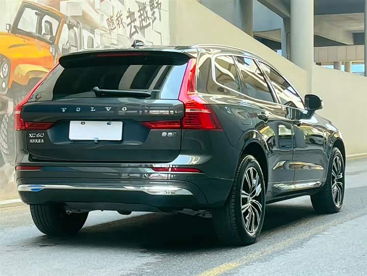 Volvo XC60 2022 B 5 4 WD — фото 3