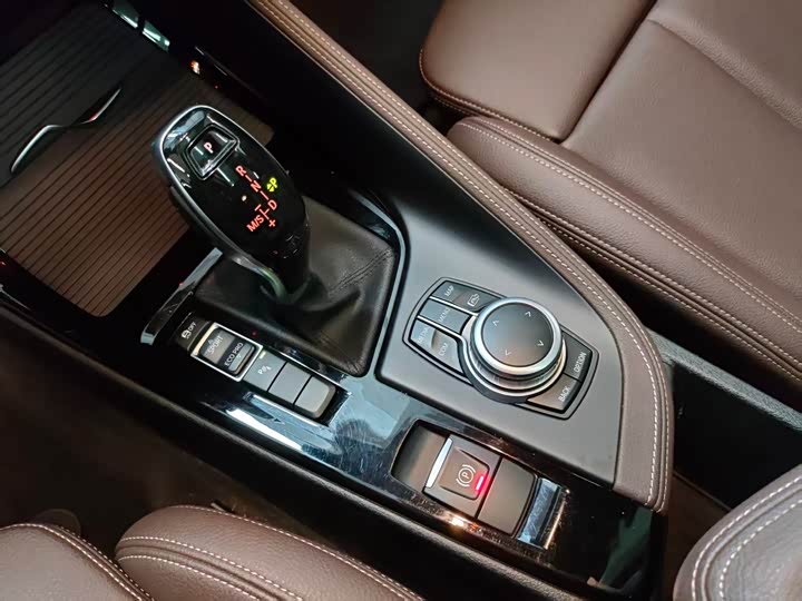 BMW X2 2020 s Drive 25i Leading M — фото 10