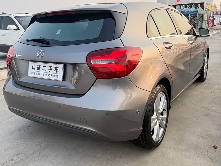 Mercedes-Benz A-Class 2017 A 200 — фото 4