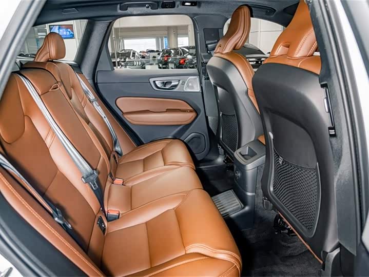 Volvo XC60 Hybrid 2025 Hybrid 4 WD — фото 24
