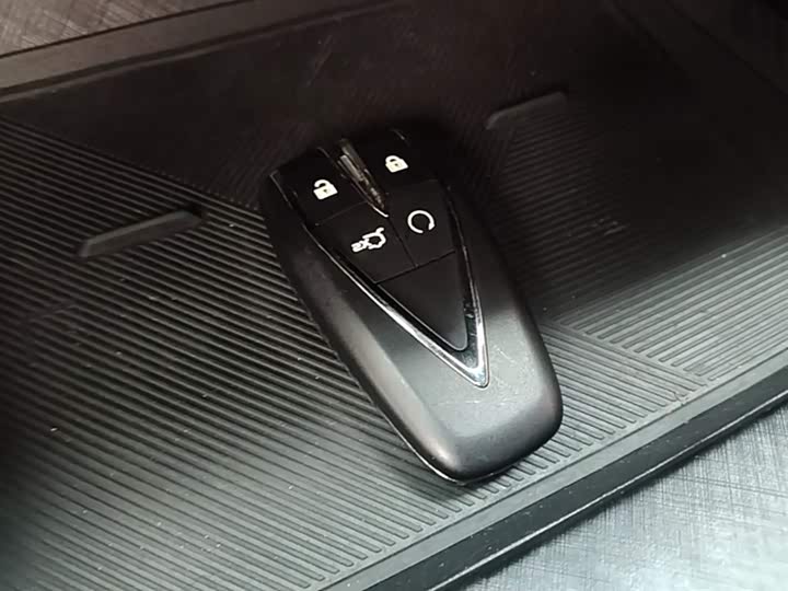 Changan UNI-V 2022 1.5 T Premium — фото 9