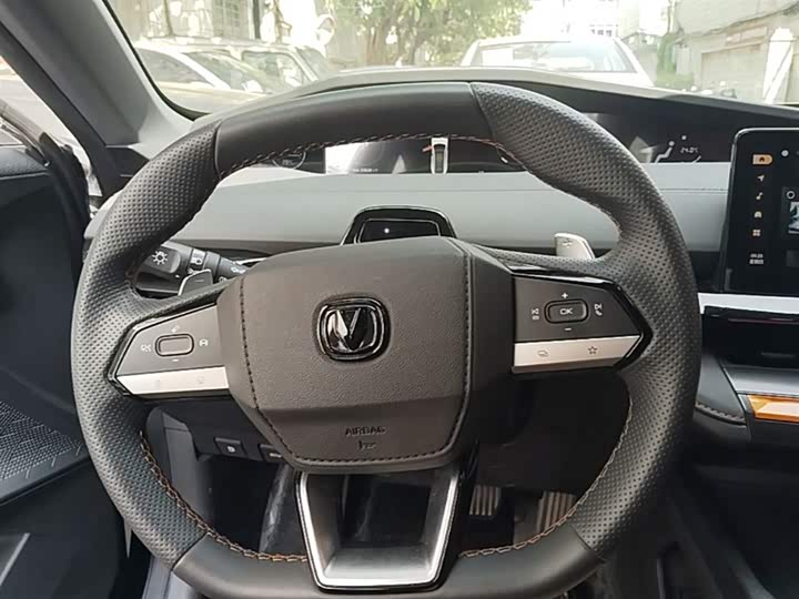 Changan UNI-V 2022 1.5 T Premium — фото 11