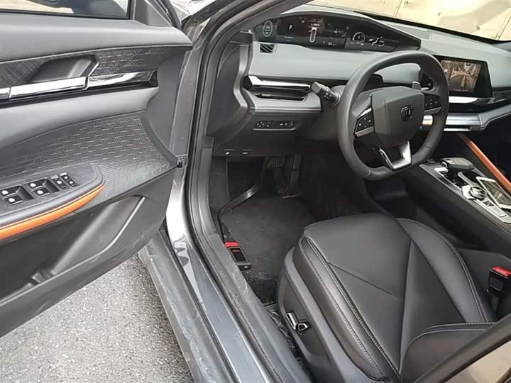 Changan UNI-V 2022 1.5 T Premium — фото 16