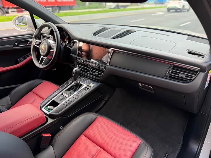 Porsche Macan 2022 Macan 2.0 T — фото 15