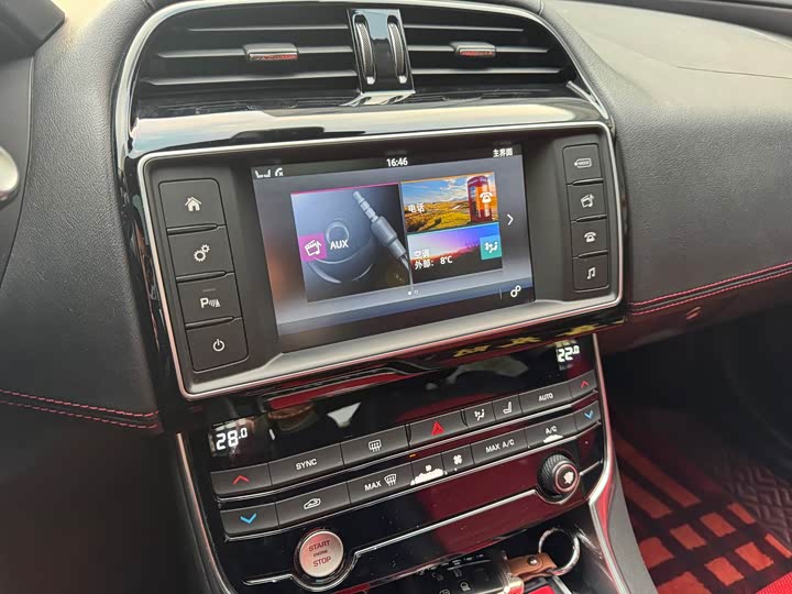 Jaguar XE 2015 2.0 T 200 PS R-Sport — фото 24