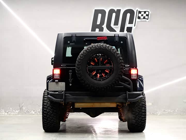 Jeep Wrangler — фото 5