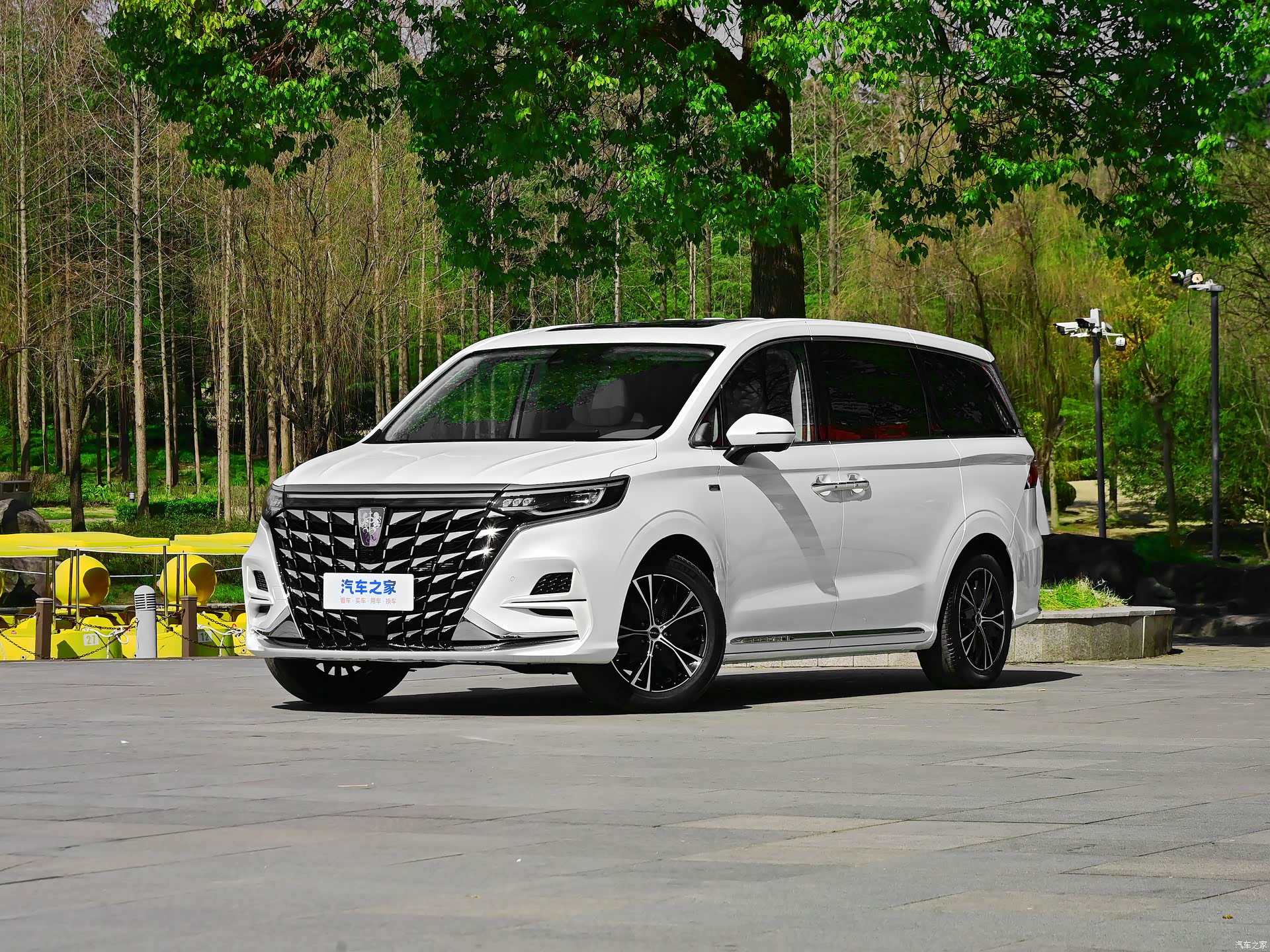 Фото 1 - Roewe iMAX8