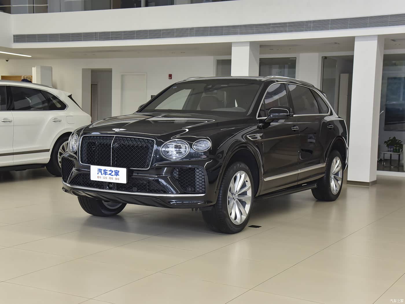 Bentley Bentayga 2026 2026款 4.0T V8 长轴距版