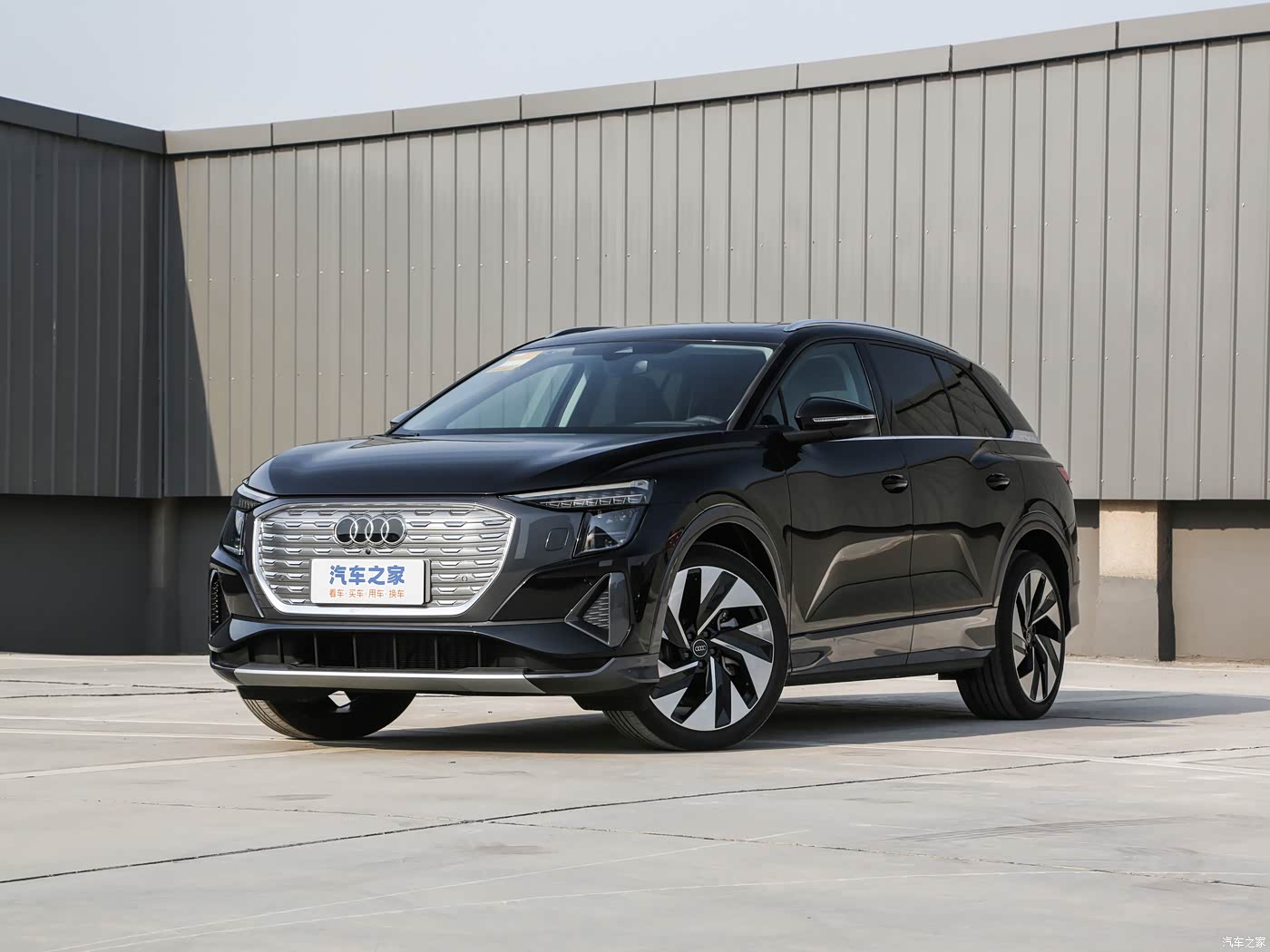 Фото 1 - Audi Q5 e-tron