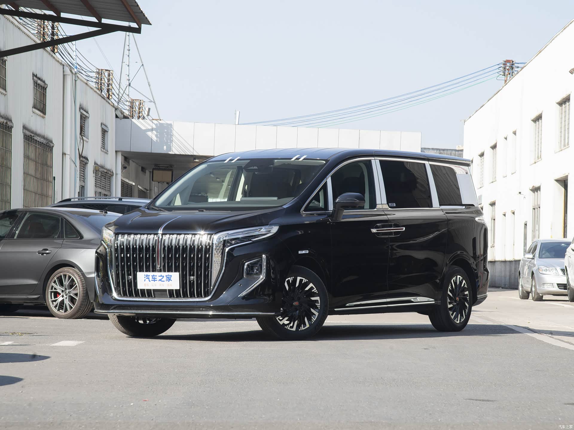 Фото 1 - Hongqi HQ9