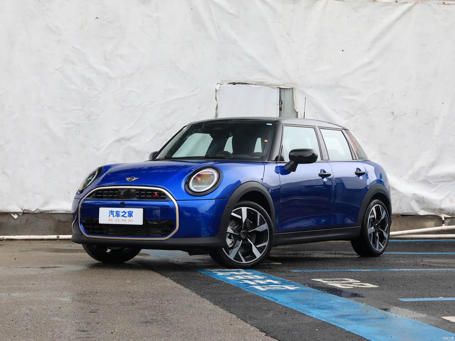 Photo 1 - MINI MINI