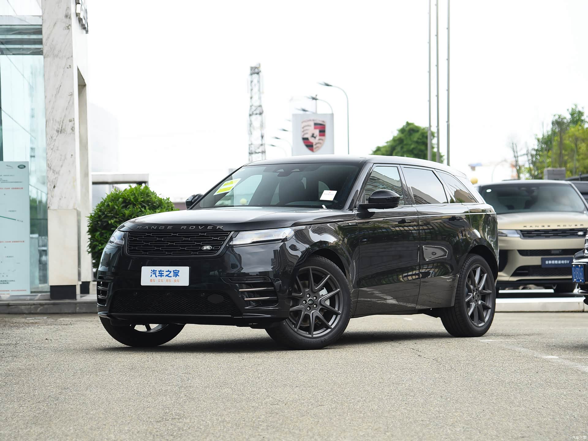 Photo 1 - Land Rover Range Rover Velar