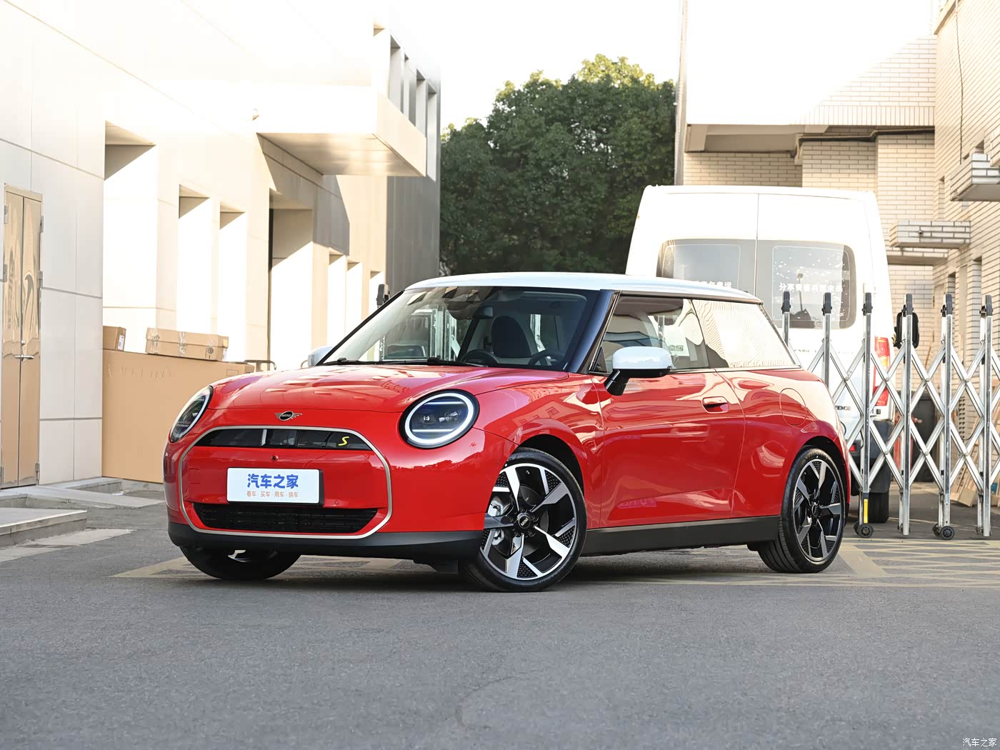 MINI Electric MINI COOPER 2026 2026款 466km COOPER E 红与白蒙特卡洛冠军版