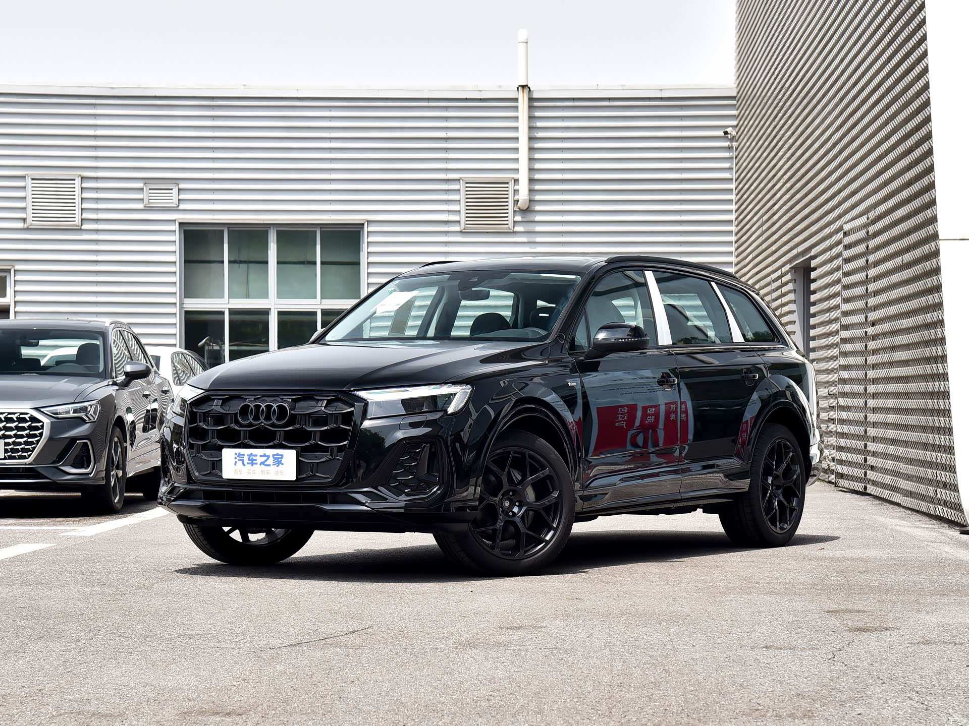 Фото 1 - Audi Q7