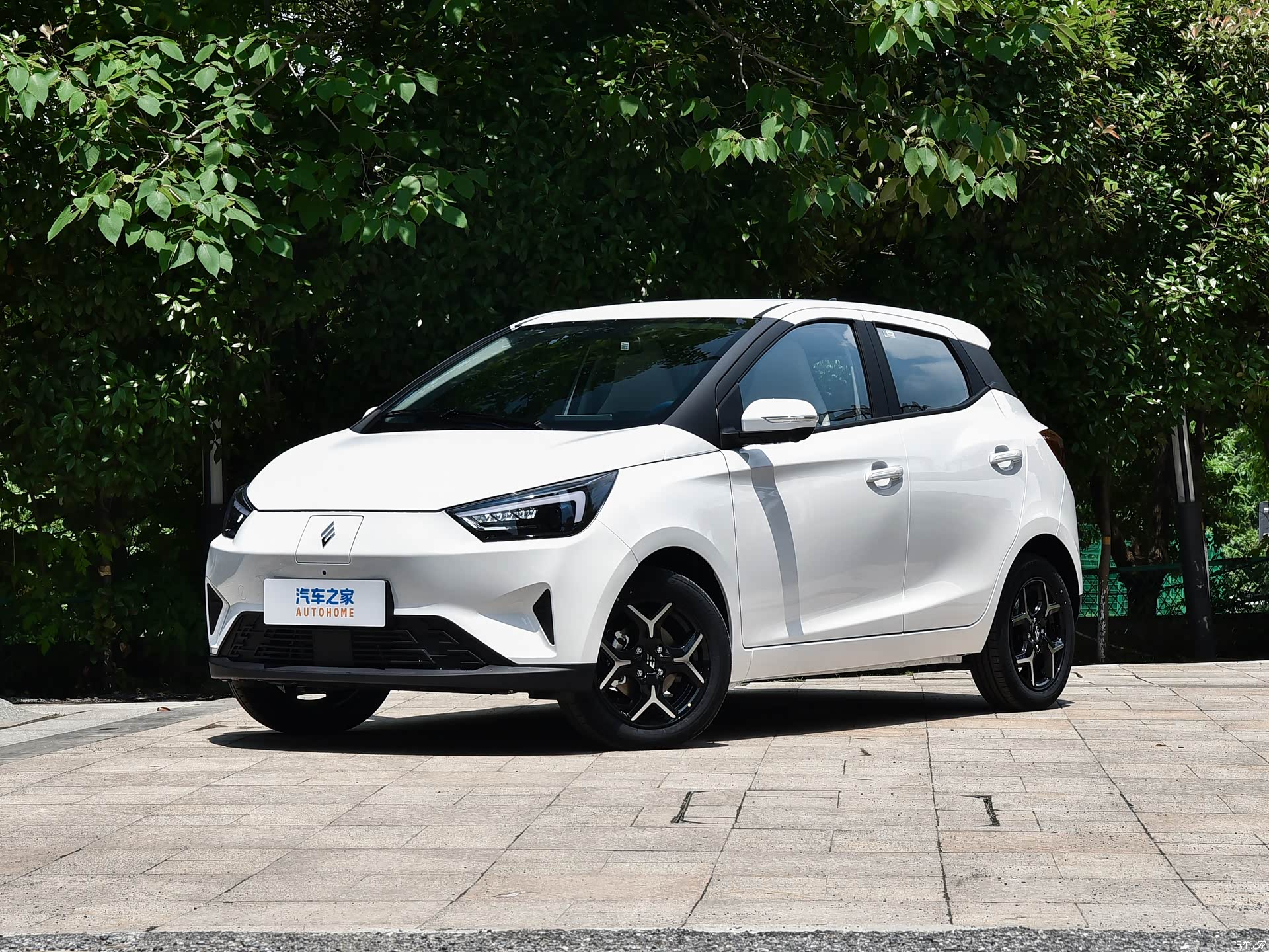 Photo 1 - JMCG New Energy Yizhi EV3