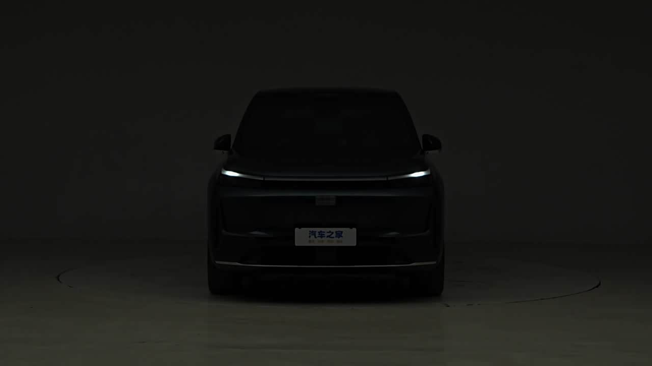 Geely Galaxy Galaxy M9 2026 2026款 210km 四驱黑金智曜版
