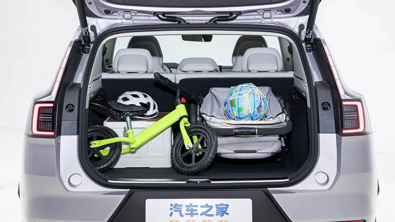 Volvo XC70 Plug-in Hybrid 2027 2027款 99周年感恩版 两驱Core