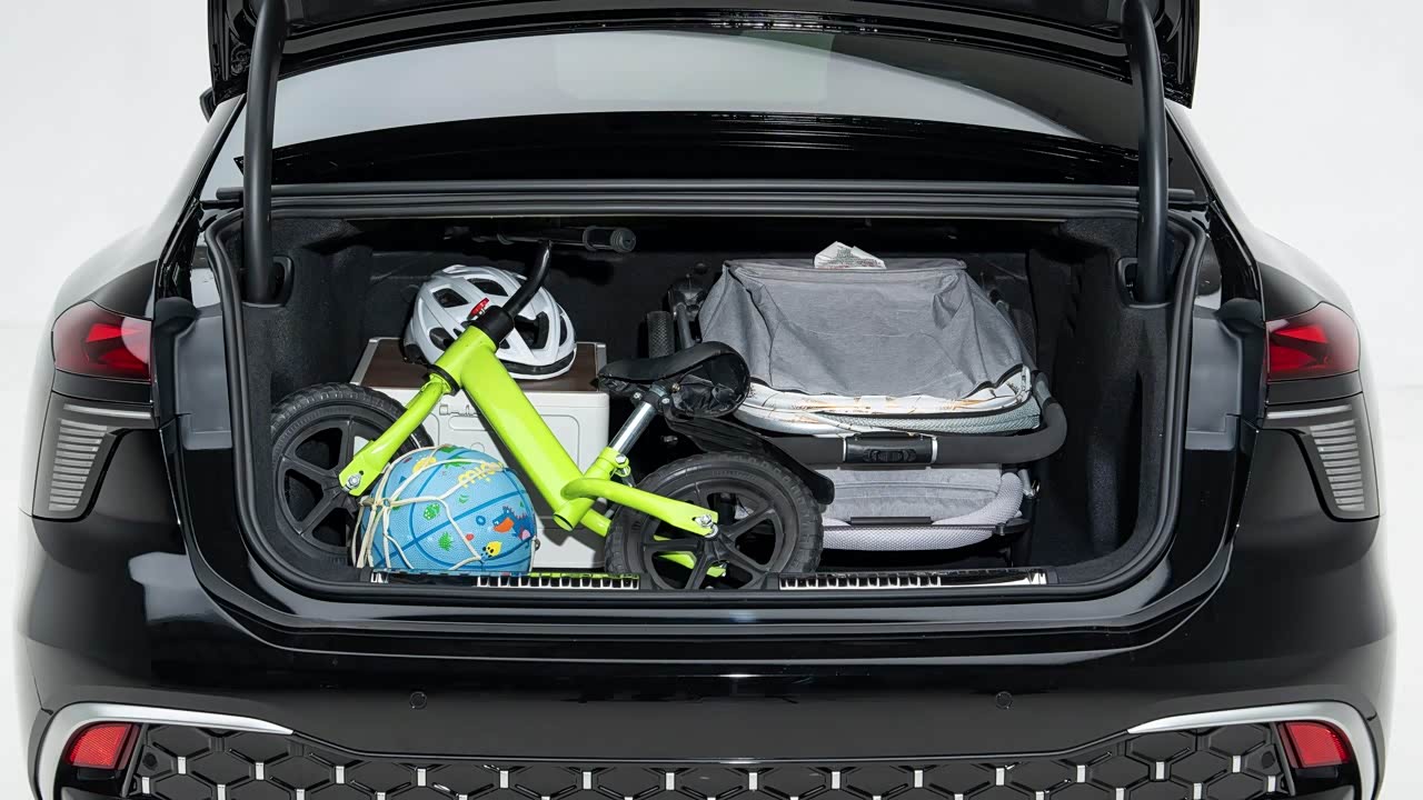 Audi A6L 2026 2026款 2.0T quattro 尊享型