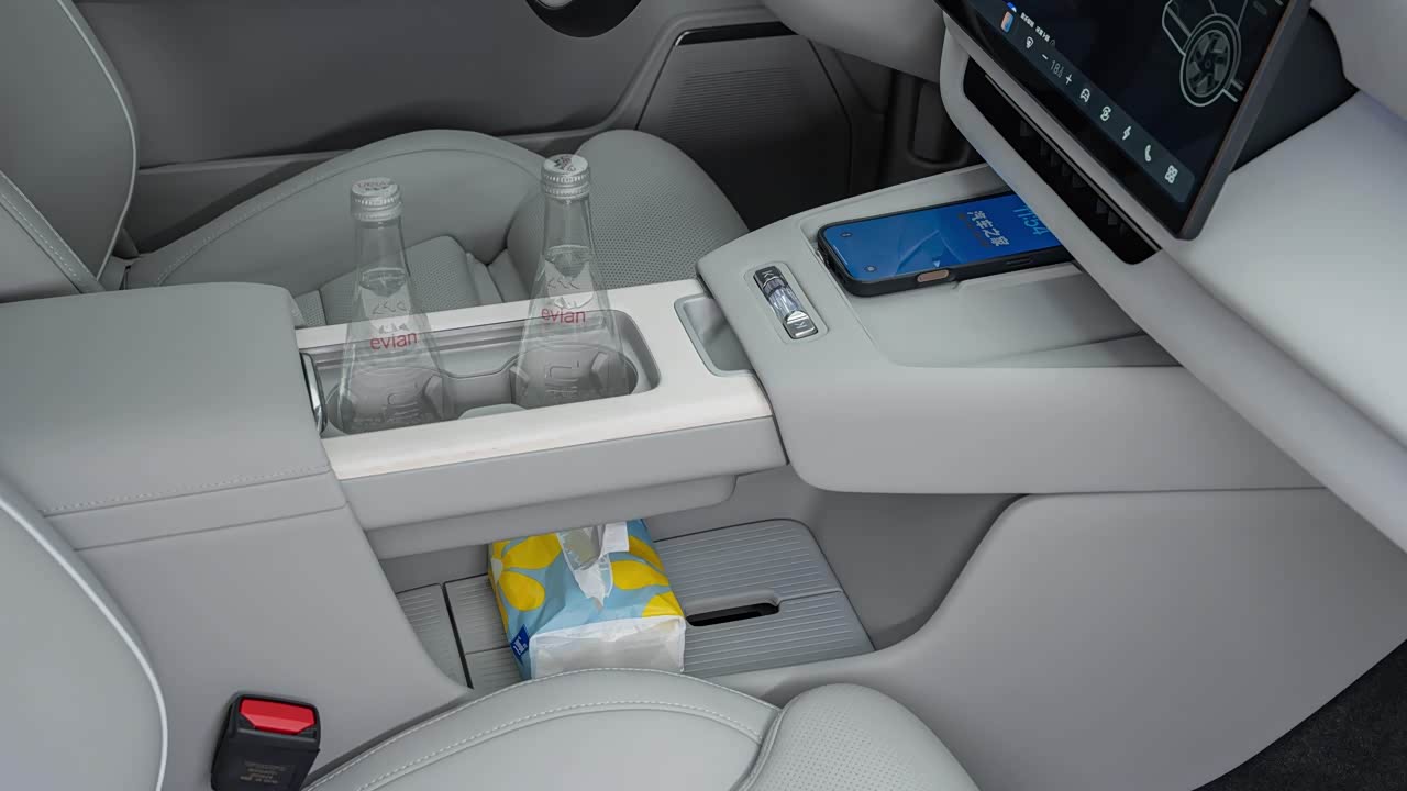 Volvo XC70 Plug-in Hybrid 2027 2027款 99周年感恩版 两驱Core