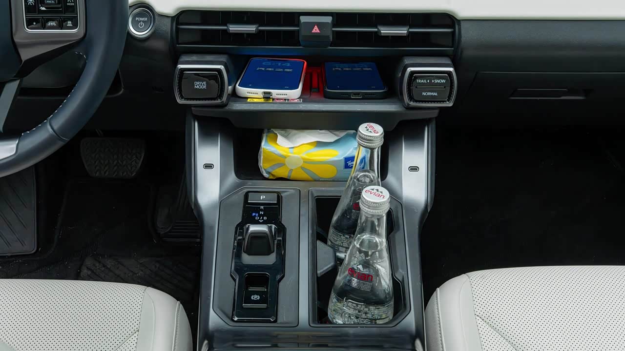 Toyota RAV4 Rongfang 2026 2026款 双擎 2.5L 四驱旗舰版