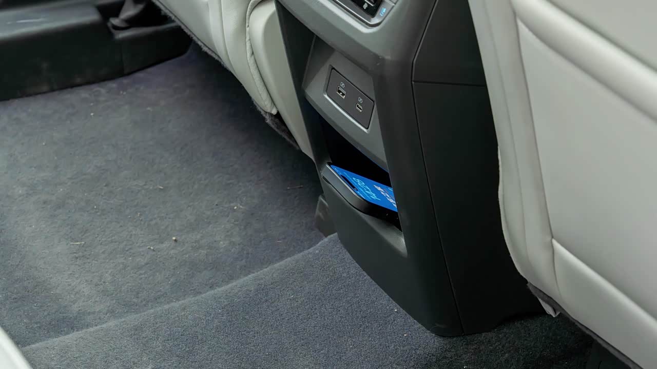 Photo 11 - Ford Edge